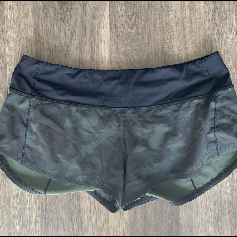 Lulu lemon Speed Up short 2.5 inches size 6